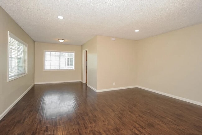 Foto del edificio - 12708 Newmire Ave