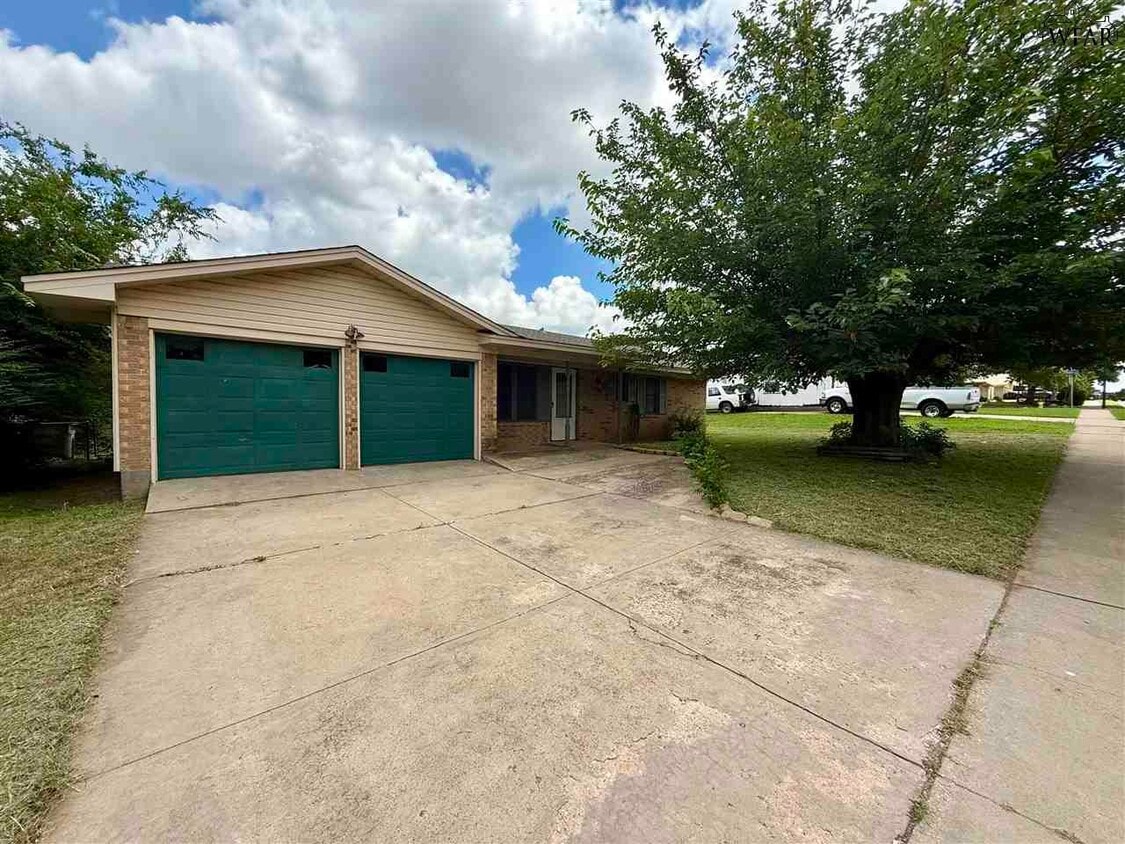 Primary Photo - 5403 Dewey St