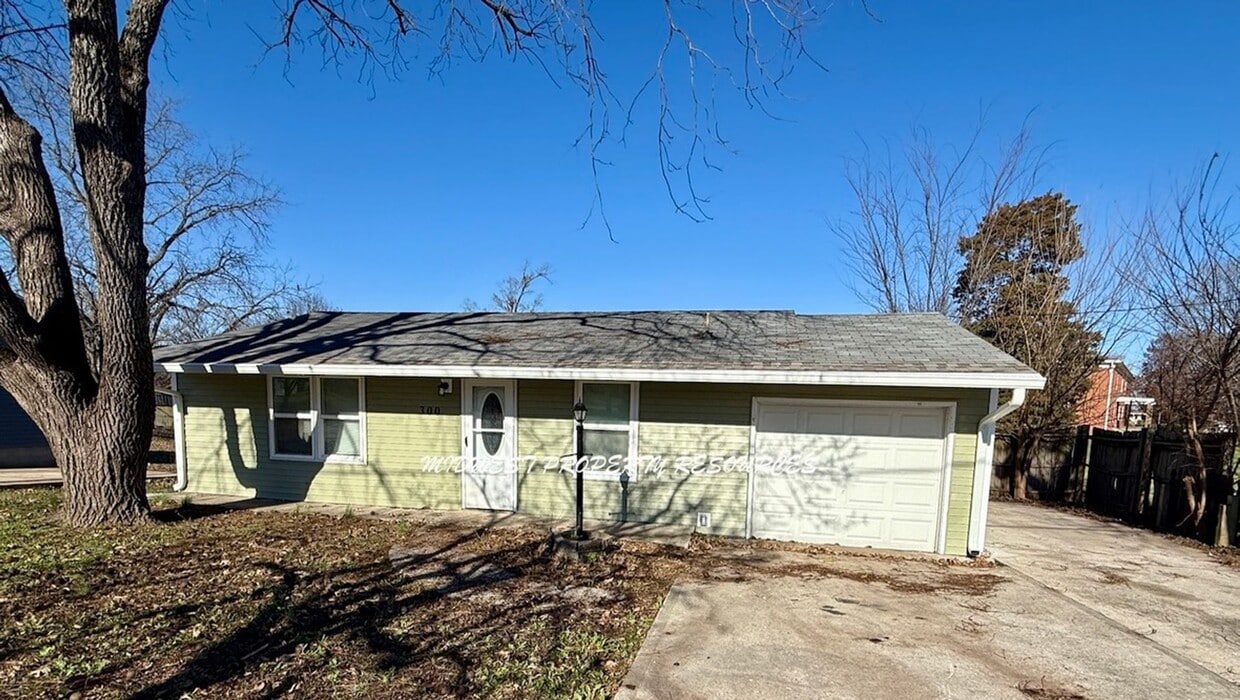 Primary Photo - 2 Bedroom Bungalow in Holden