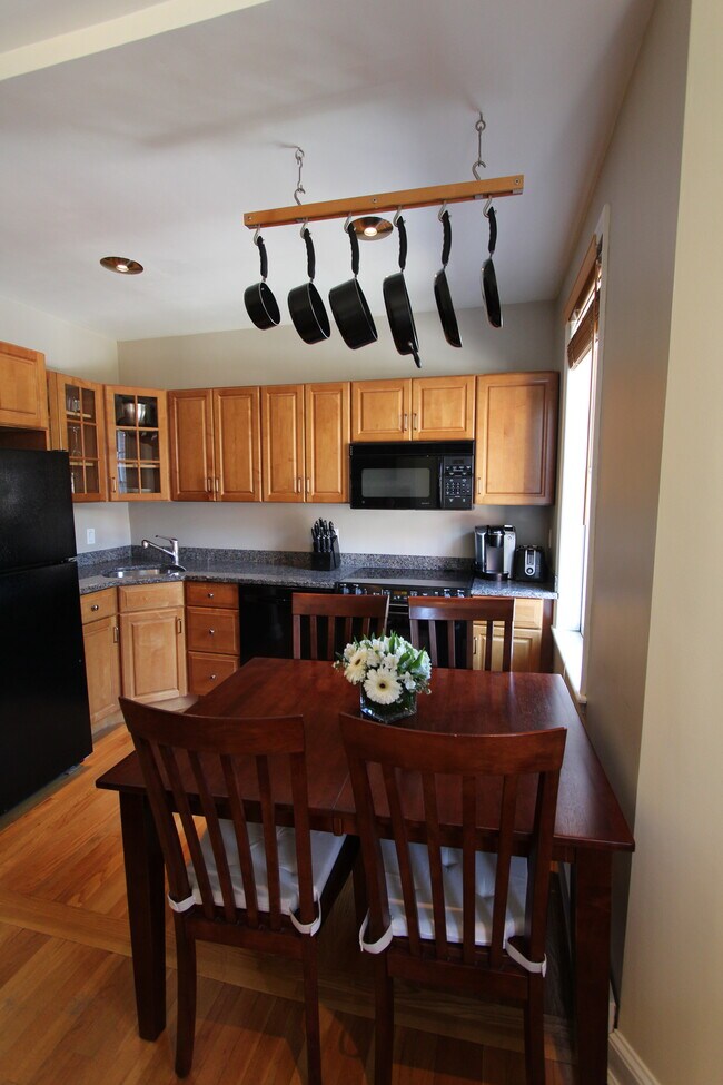 Foto del edificio - 103 E Brookline St