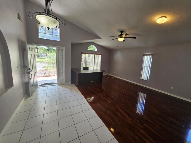 Foto del edificio - 13203 Chattanooga Ln