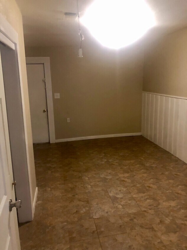 Foto principal - Two bedroom One Bathroom Single-family home