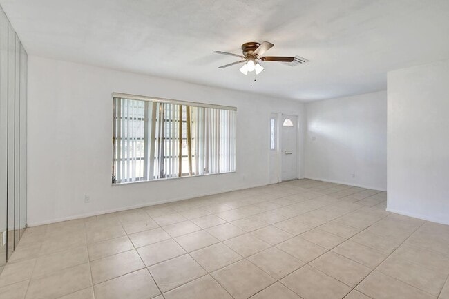 Building Photo - 6707 NW 70th St