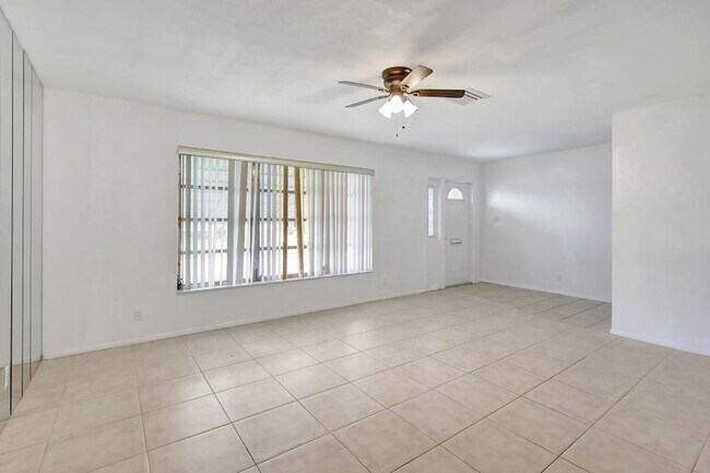 Foto del edificio - 6707 NW 70th St