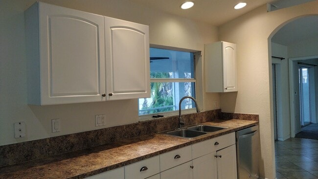 Building Photo - 2711 NW 45th Pl