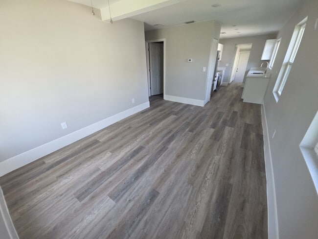 Building Photo - 417 Dove Ave