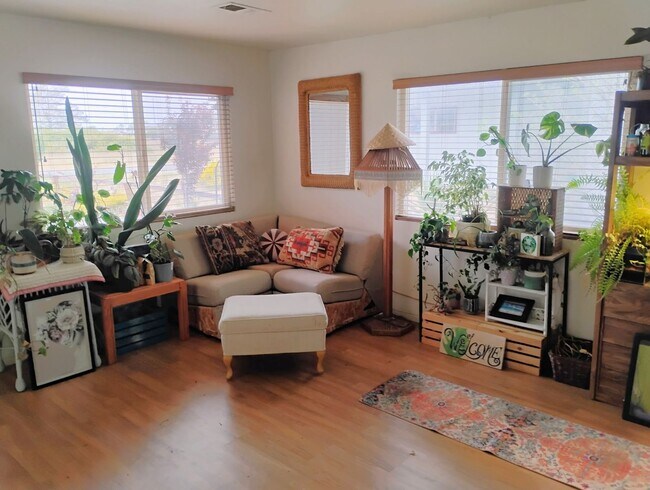 Building Photo - Shared Home in Los Osos! Private Room - Gr...