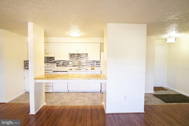 Building Photo - 12417 Hickory Tree Way