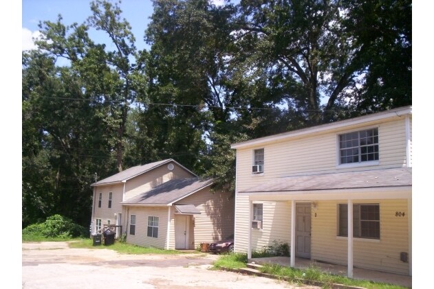 Building Photo - 802-810 Eugenia St