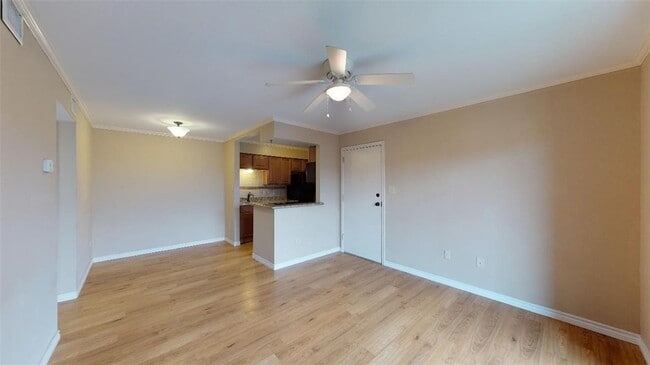 Foto del edificio - 904 University Oaks Blvd