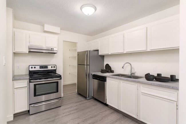 Building Photo - Westwinds Of Summerlea