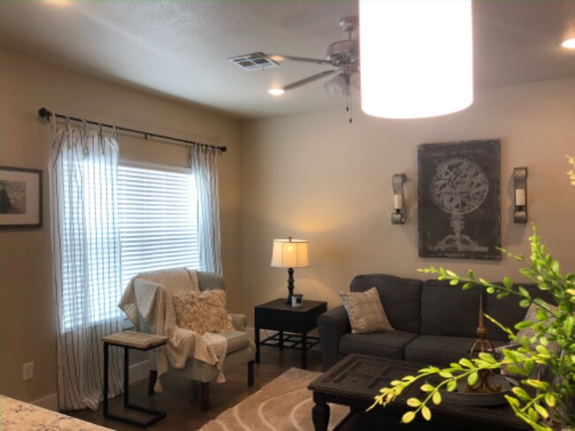 Foto del edificio - 3217 Belmont Dr