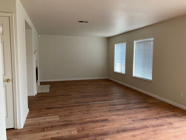 Foto del edificio - Welcome to this lovely? 4 bedroom, 2.5 bat...