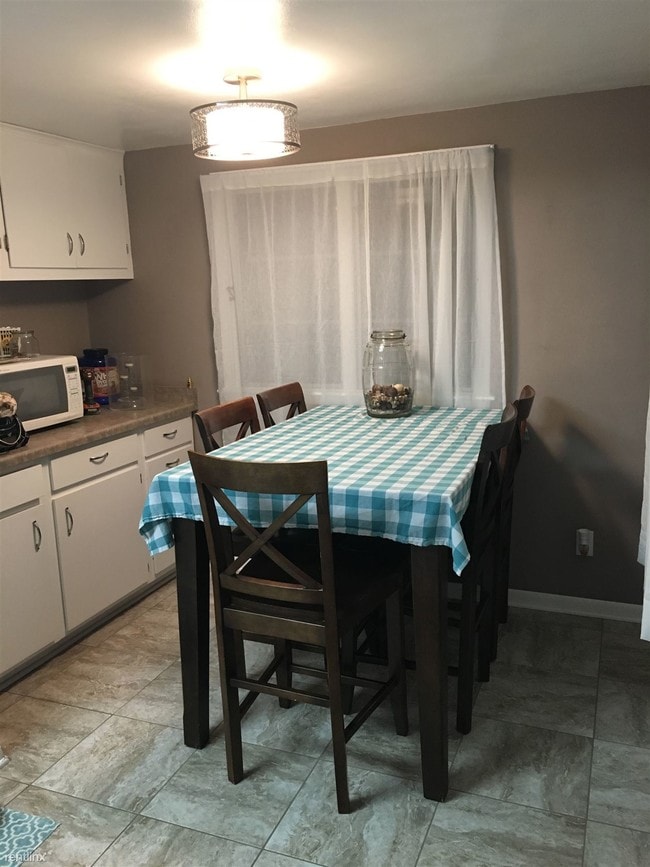 Building Photo - 1044 7th Ave