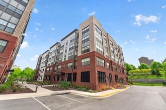 Building Photo - 102 St Ives Pl