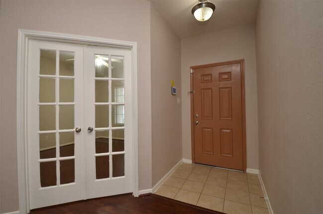 Foto del edificio - 2707 Roaring Oaks Ln