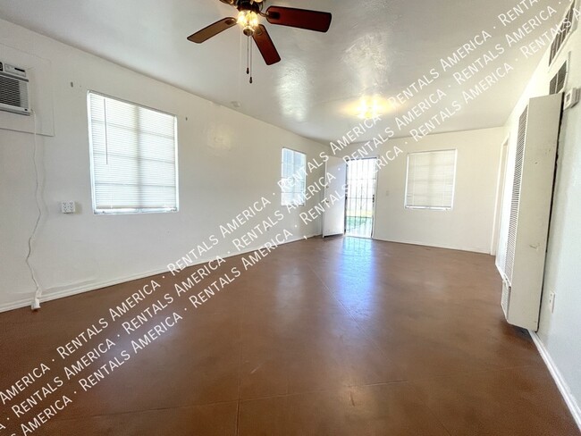 Building Photo - COMING SOON: Spacious casita with private ...