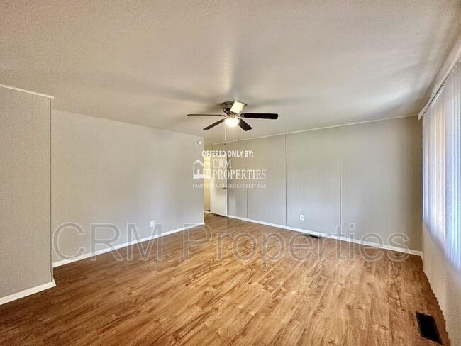 Building Photo - 806 Maumee Dr