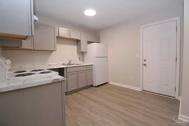 Foto del edificio - 9012 Bowman Ave