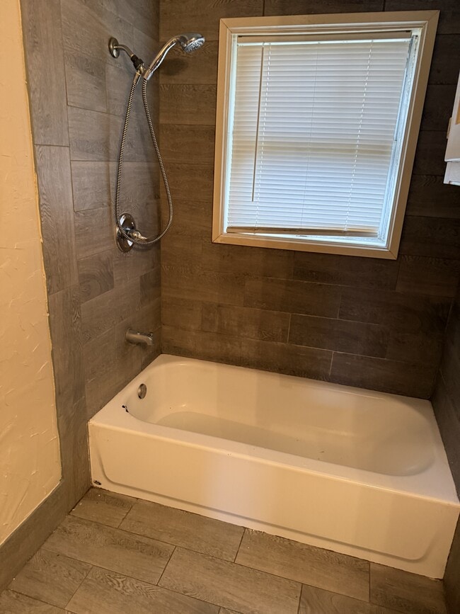 Foto del edificio - 182 Garrett Dr