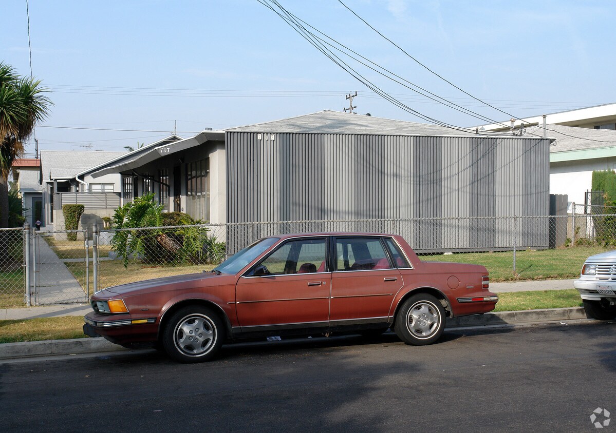 Primary Photo - 717 Walnut St