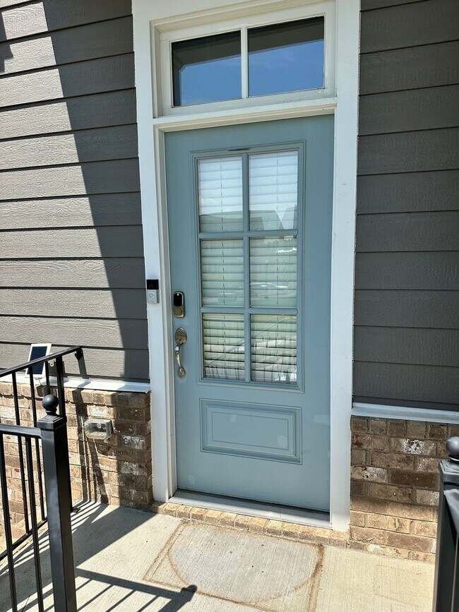 Foto del edificio - Carothers Farms Beautiful 4 Bedroom Townhouse