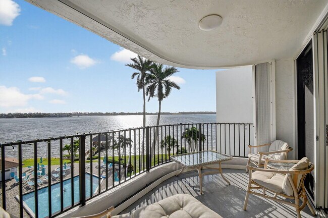 Foto del edificio - 8200 Lakeshore Dr