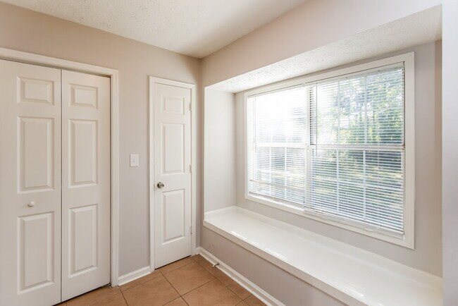 Foto del edificio - 3810 Greenbrook Dr