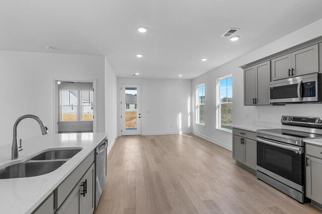 Building Photo - Charming 3-Bed, 3-Bath Home at James Creek – ONE MONTH FREE RENT!