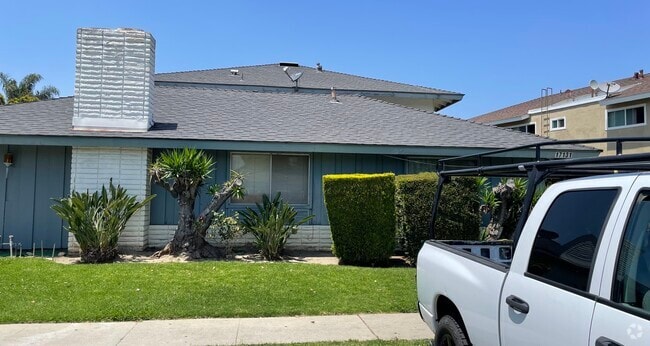 Building Photo - 14791 Newport Ave