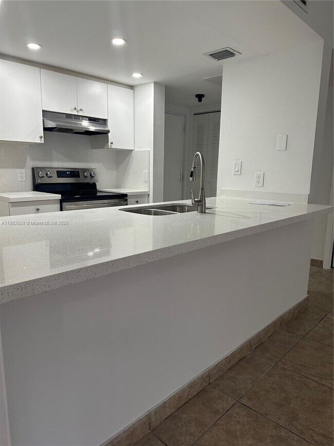 Building Photo - 8100 Geneva Ct