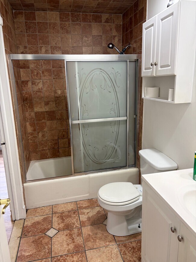 Foto del edificio - 166 Old Brookfield Rd