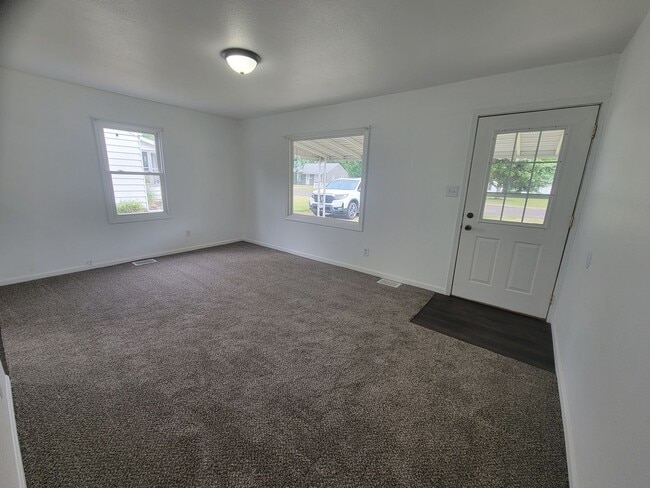 Building Photo - 3BR/1BA w/Garage -3011 Mission Road