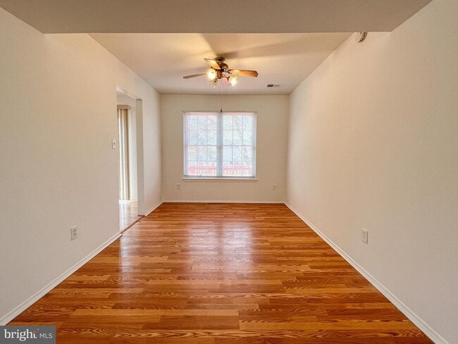 Foto del edificio - 19920 Waterloo Ct