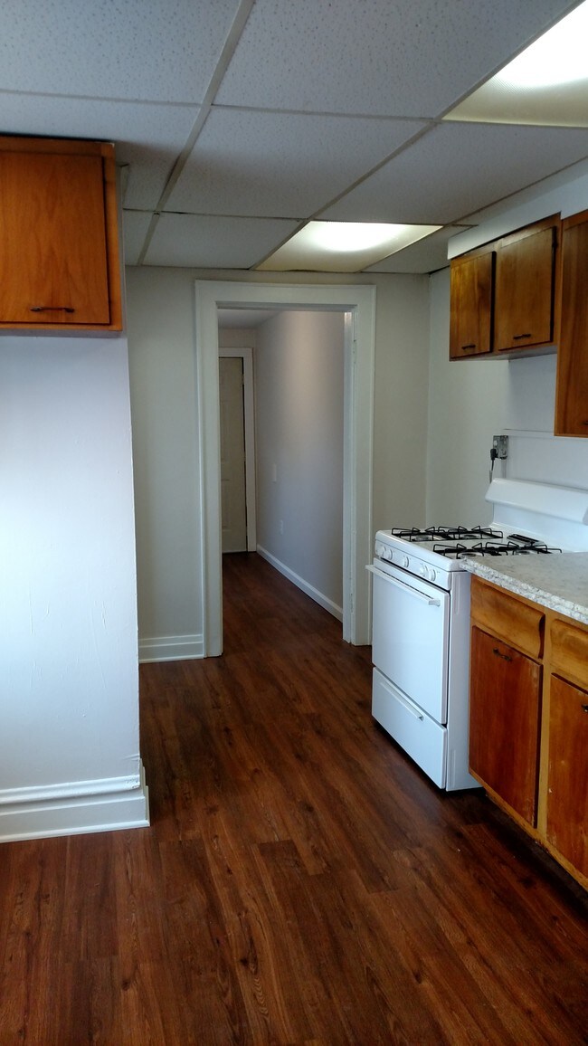 kitchen - 233 Crawford St