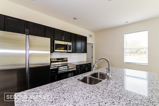 Foto del edificio - 1654 Russellville St