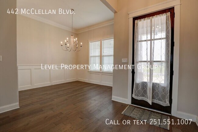 Foto del edificio - 442 McClellan Blvd