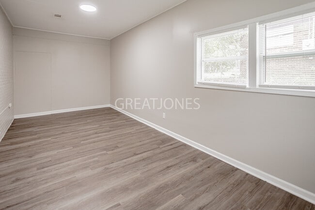 Building Photo - 1136 Hamby Dr