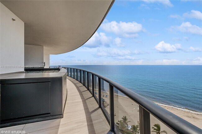 Building Photo - 18555 Collins Ave