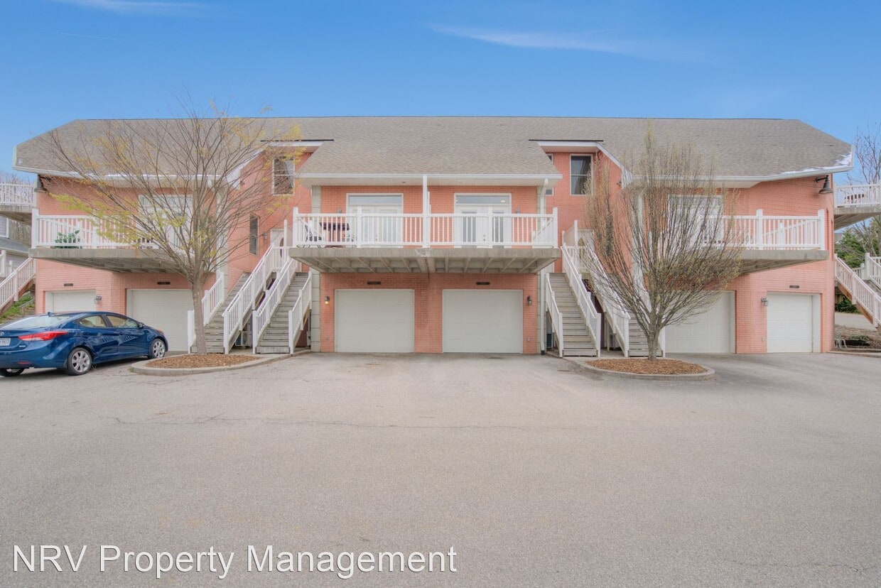 2 br, 2.5 bath House - 3004 Shire Circle