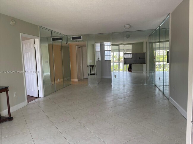 Foto del edificio - 2859 Leonard Dr