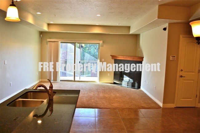 Foto del edificio - 1235 E Wolf Hollow Ln