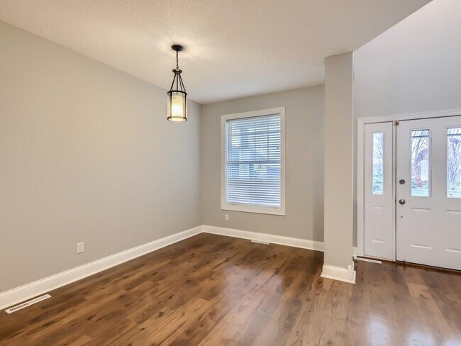 Foto del edificio - 5408 Empire Ln N