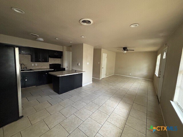 Foto del edificio - 1010 Cedar Dr
