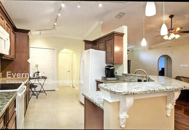 Building Photo - 136 Pine Isle Dr