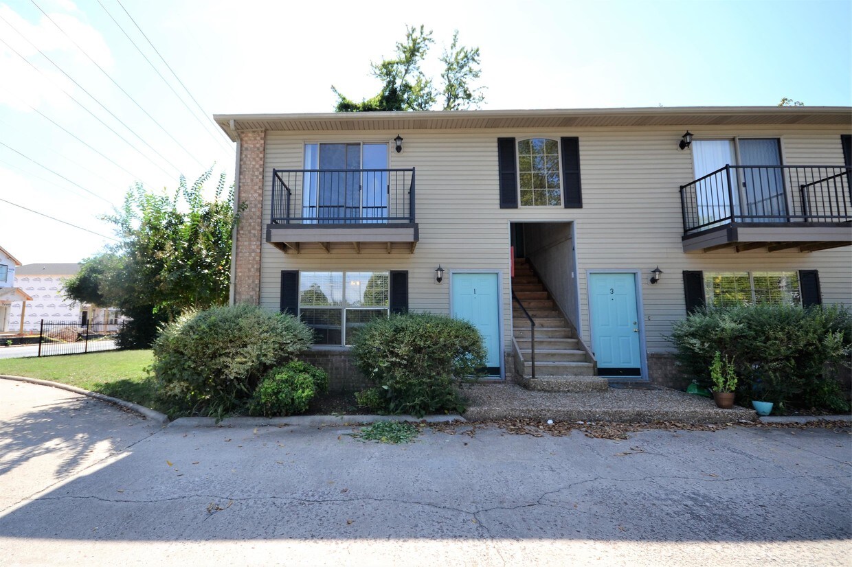 Primary Photo - 1621 N Leverett Ave