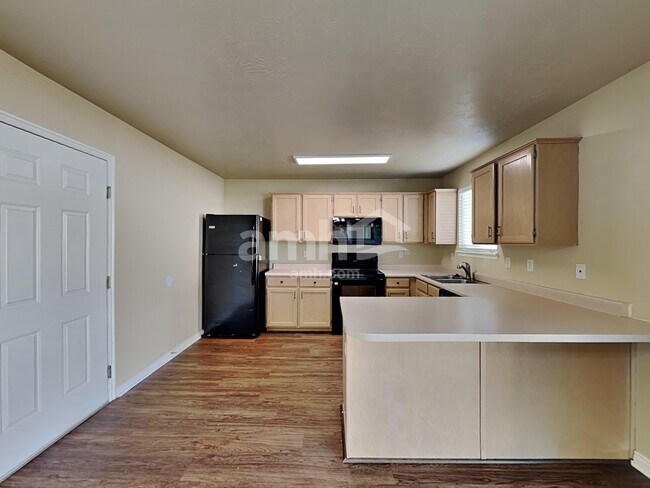 Foto del edificio - 4059 Lake Mountain Dr