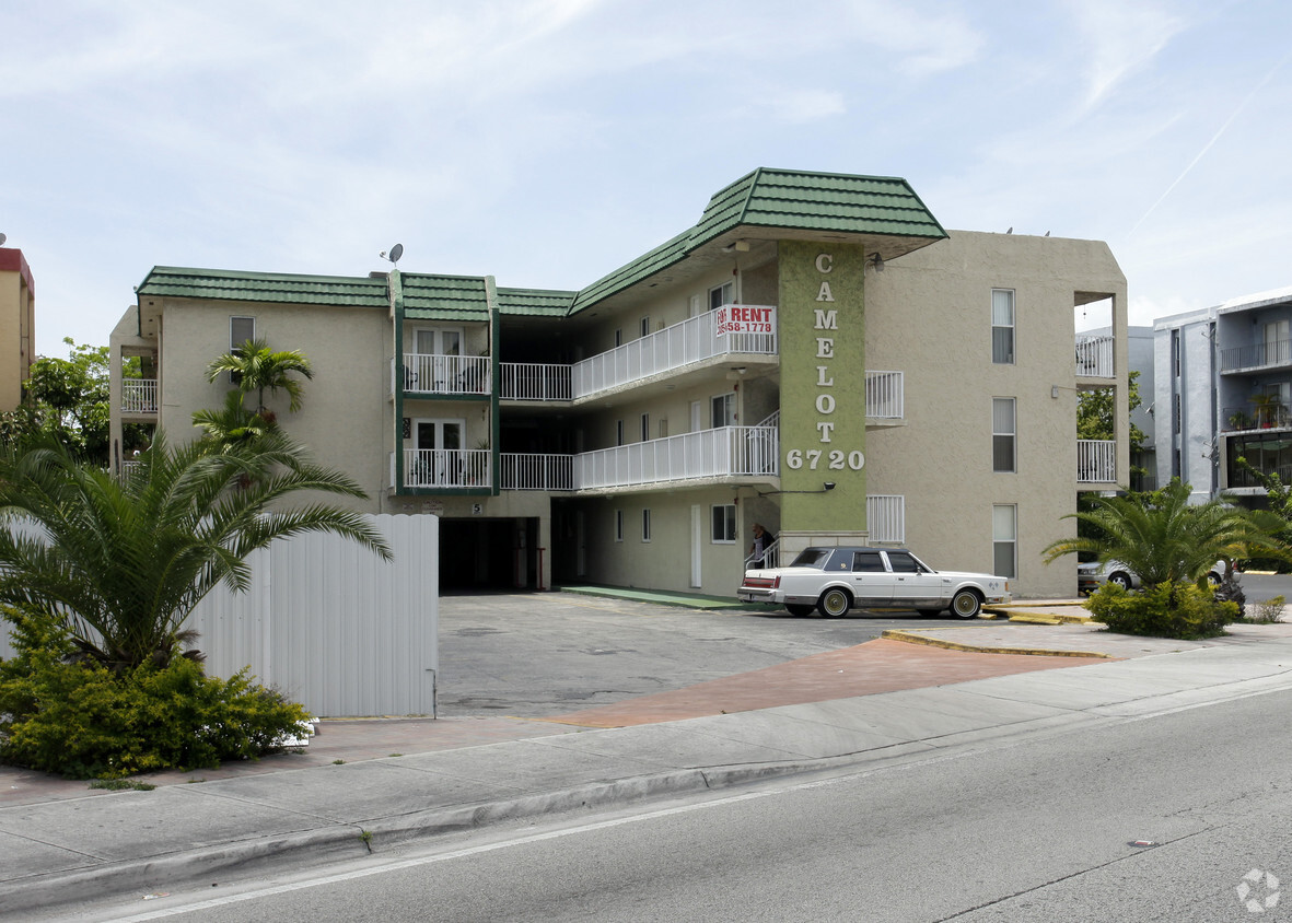 Building Photo - Camelot Apartments