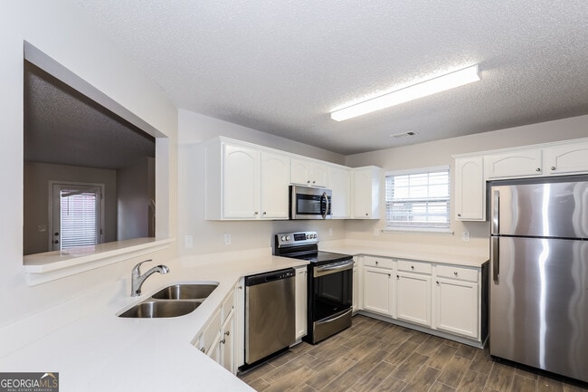 Building Photo - 1924 Simmons Ln