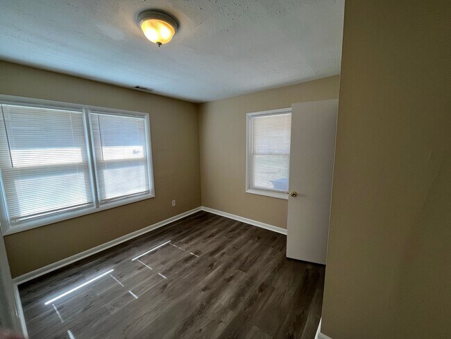 Building Photo - 3 Bedroom 1 bath Bungalow